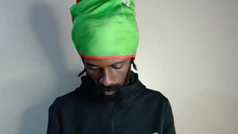 Snapshot of masterr_bate chatting on 10.08.25 Marl online show from 10.08.25