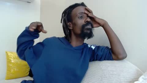 Snapshot of masterr_bate chatting on 10.17.25 Marl online show from 10.17.25