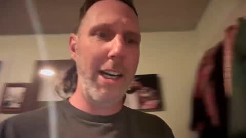 Snapshot of matchingtracksuits chatting on 02.12.25 Jer and Kel online show from 02.12.25