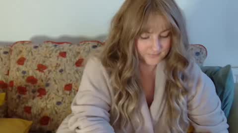 Snapshot of mathilde_solveig chatting on 12.15.24 mathilde_solveig online show from 12.15.24