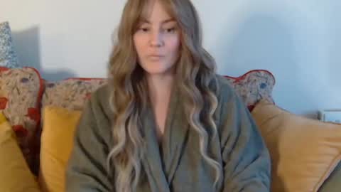 Snapshot of mathilde_solveig chatting on 12.20.24 mathilde_solveig online show from 12.20.24