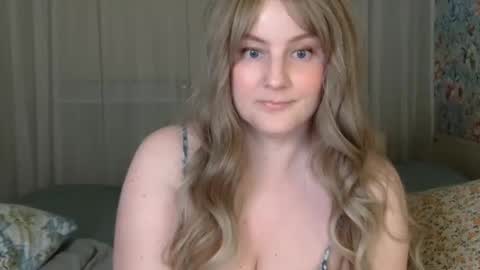 Snapshot of mathilde_solveig chatting on 12.30.24 mathilde_solveig online show from 12.30.24