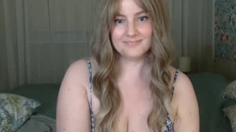 Snapshot of mathilde_solveig chatting on 12.30.24 mathilde_solveig online show from 12.30.24