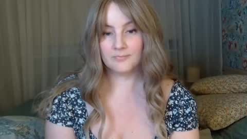 Snapshot of mathilde_solveig chatting on 12.31.24 mathilde_solveig online show from 12.31.24
