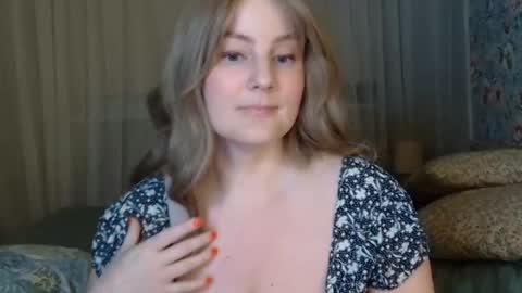Snapshot of mathilde_solveig chatting on 12.31.24 mathilde_solveig online show from 12.31.24