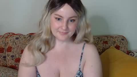 Snapshot of mathilde_solveig chatting on 01.25.25 mathilde_solveig online show from 01.25.25