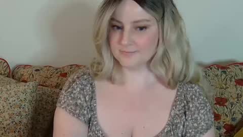 Snapshot of mathilde_solveig chatting on 02.08.25 mathilde_solveig online show from 02.08.25