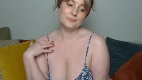 Snapshot of mathilde_solveig chatting on 10.25.25 mathilde_solveig online show from 10.25.25