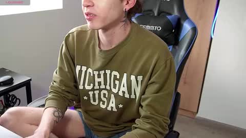 Alejandro Alex online show from 10.22.25