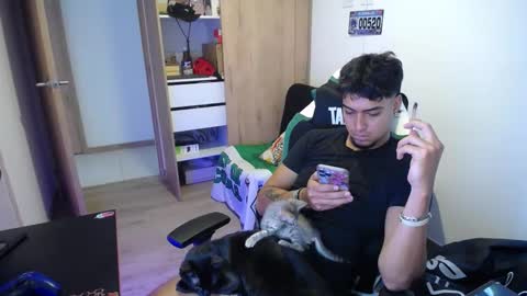 Snapshot of matias_bianco01 chatting on 09.15.25 matias online show from 09.15.25