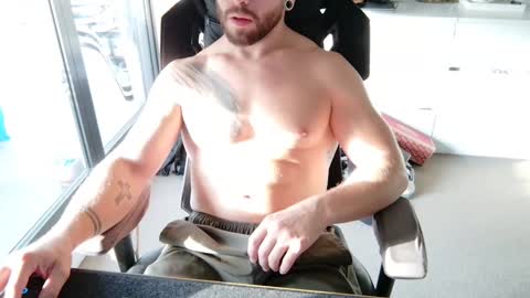 Snapshot of matt89aus chatting on 02.19.25 MRD online show from 02.19.25