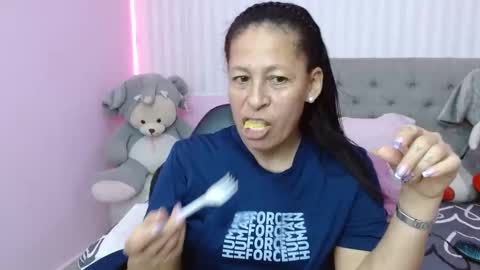 Snapshot of mature_martina_ chatting on 01.27.25 Martina online show from 01.27.25