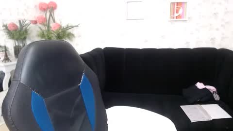 Snapshot of mature_martina_ chatting on 02.15.25 Martina online show from 02.15.25