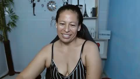 Snapshot of mature_martina_ chatting on 03.04.25 Martina online show from 03.04.25