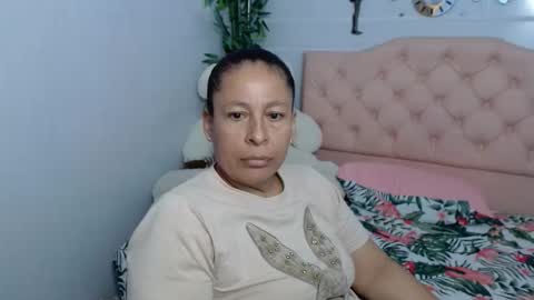Snapshot of mature_martina_ chatting on 09.26.25 Martina online show from 09.26.25