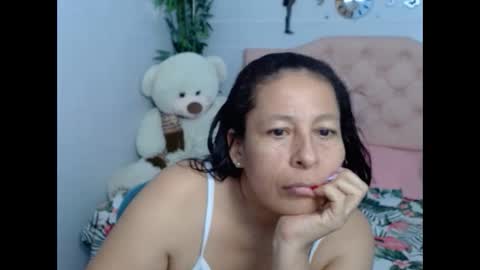 Snapshot of mature_martina_ chatting on 09.30.25 Martina online show from 09.30.25