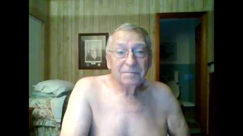 Snapshot of maturecouple1954 chatting on 09.16.25 SXECPL55 at G mail Dot Com online show from 09.16.25