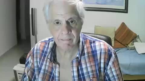 Snapshot of max_2017 chatting on 12.13.24 max_2017 online show from 12.13.24
