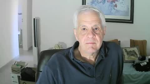 Snapshot of max_2017 chatting on 12.23.24 max_2017 online show from 12.23.24