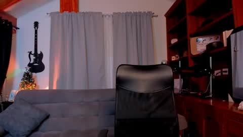 Snapshot of max_dic1 chatting on 12.21.24 max D. online show from 12.21.24