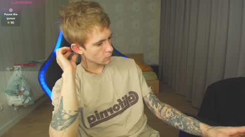 Snapshot of max_gen chatting on 12.20.24 Max Gen with tats 24years  And Ethan without tats 20 years online show from 12.20.24