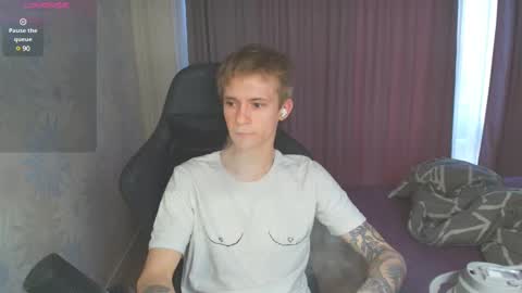 Snapshot of max_gen chatting on 01.22.25 Max Gen with tats 24years  And Ethan without tats 20 years online show from 01.22.25