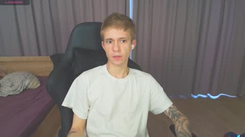 Snapshot of max_gen chatting on 02.08.25 Max Gen with tats 24years  And Ethan without tats 20 years online show from 02.08.25