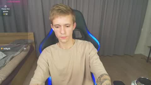 Snapshot of max_gen chatting on 02.10.25 Max Gen with tats 24years  And Ethan without tats 20 years online show from 02.10.25