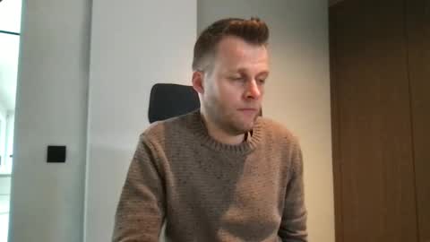 Snapshot of max_straight_1 chatting on 12.02.24 Max take off clothes online show from 12.02.24