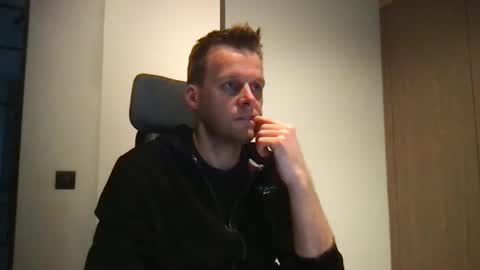 Snapshot of max_straight_1 chatting on 12.06.24 Max take off clothes online show from 12.06.24