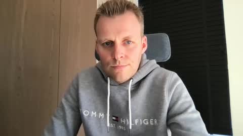 Snapshot of max_straight_1 chatting on 01.27.25 Max take off clothes online show from 01.27.25