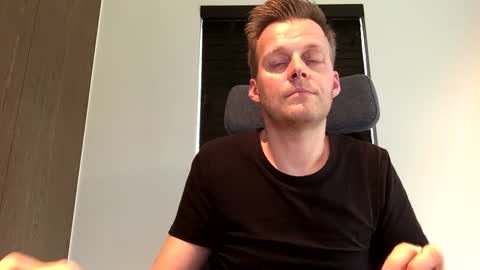 Snapshot of max_straight_1 chatting on 02.20.25 Max take off clothes online show from 02.20.25