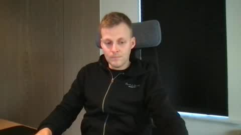 Snapshot of max_straight_1 chatting on 02.24.25 Max take off clothes online show from 02.24.25