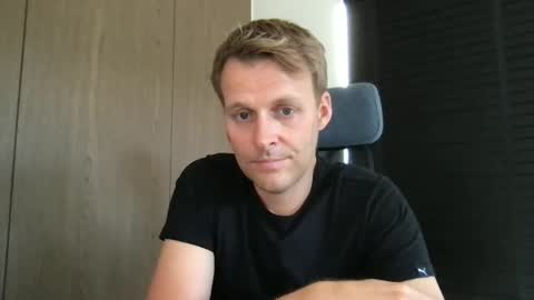 Snapshot of max_straight_1 chatting on 09.16.25 Max take off clothes online show from 09.16.25