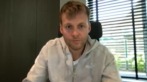 Snapshot of max_straight_1 chatting on 10.07.25 Max take off clothes online show from 10.07.25