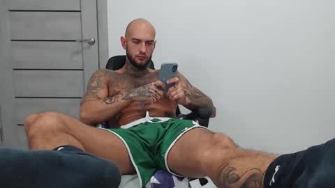 Snapshot of maxi_foxxx chatting on 10.09.25 Maximus Fox online show from 10.09.25