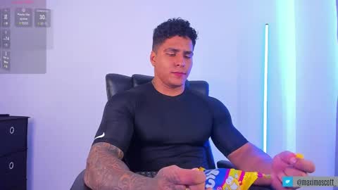 Snapshot of maximoscott_ chatting on 02.16.25 Maximoscott online show from 02.16.25