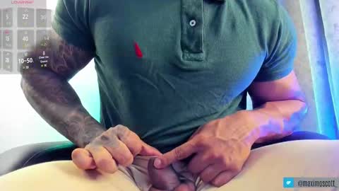 Snapshot of maximoscott_ chatting on 02.20.25 Maximoscott online show from 02.20.25