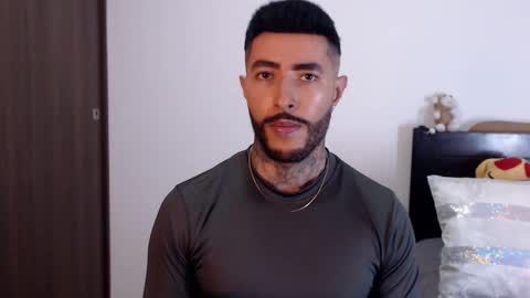 Independent Model online show from 12.20.24