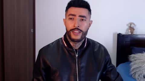 Independent Model online show from 12.22.24