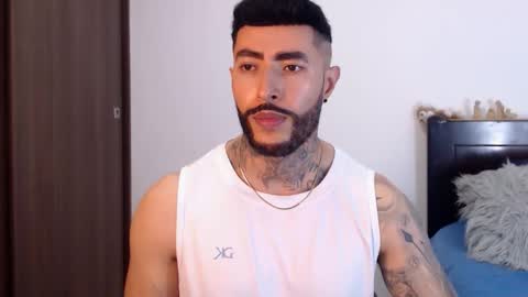 Independent Model online show from 12.24.24