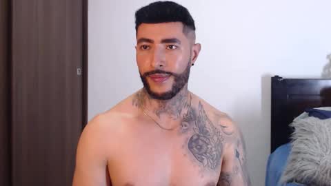 Independent Model online show from 12.25.24