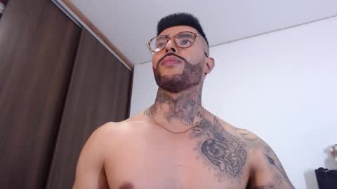 Independent Model online show from 12.28.24