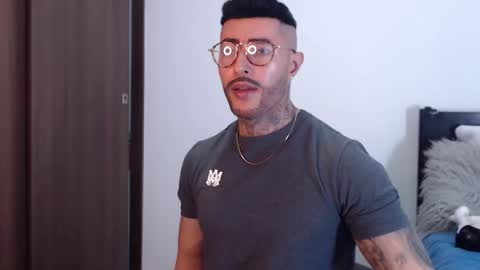 Independent Model online show from 01.17.25