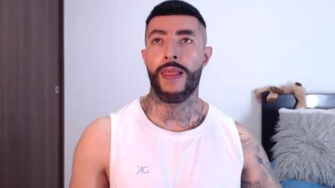 Independent Model online show from 02.14.25