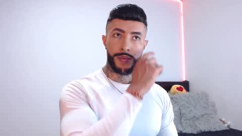 Independent Model online show from 09.14.25