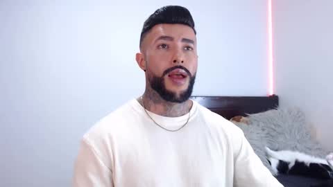 Independent Model online show from 09.19.25