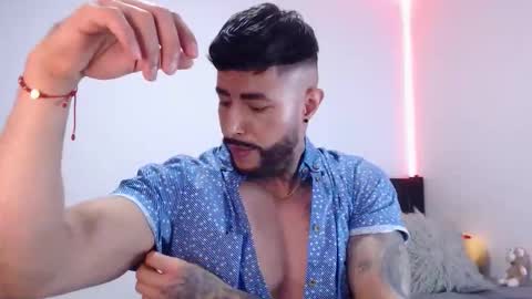 Independent Model online show from 10.17.25