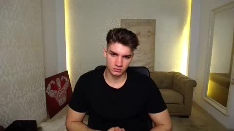Snapshot of maxkaiden chatting on 10.11.25 MaxKaiden online show from 10.11.25