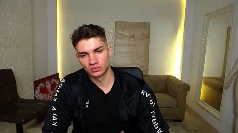Snapshot of maxkaiden chatting on 10.17.25 MaxKaiden online show from 10.17.25